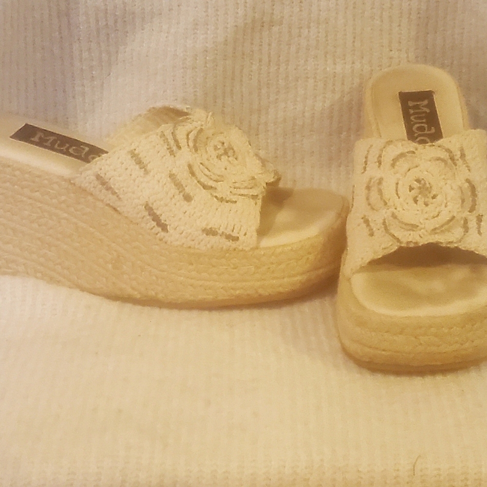 Woman's platform sandals